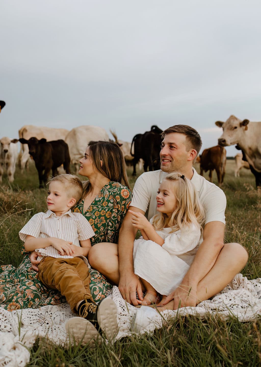 austin, texas family takes cow photos with our adventuring souls photography